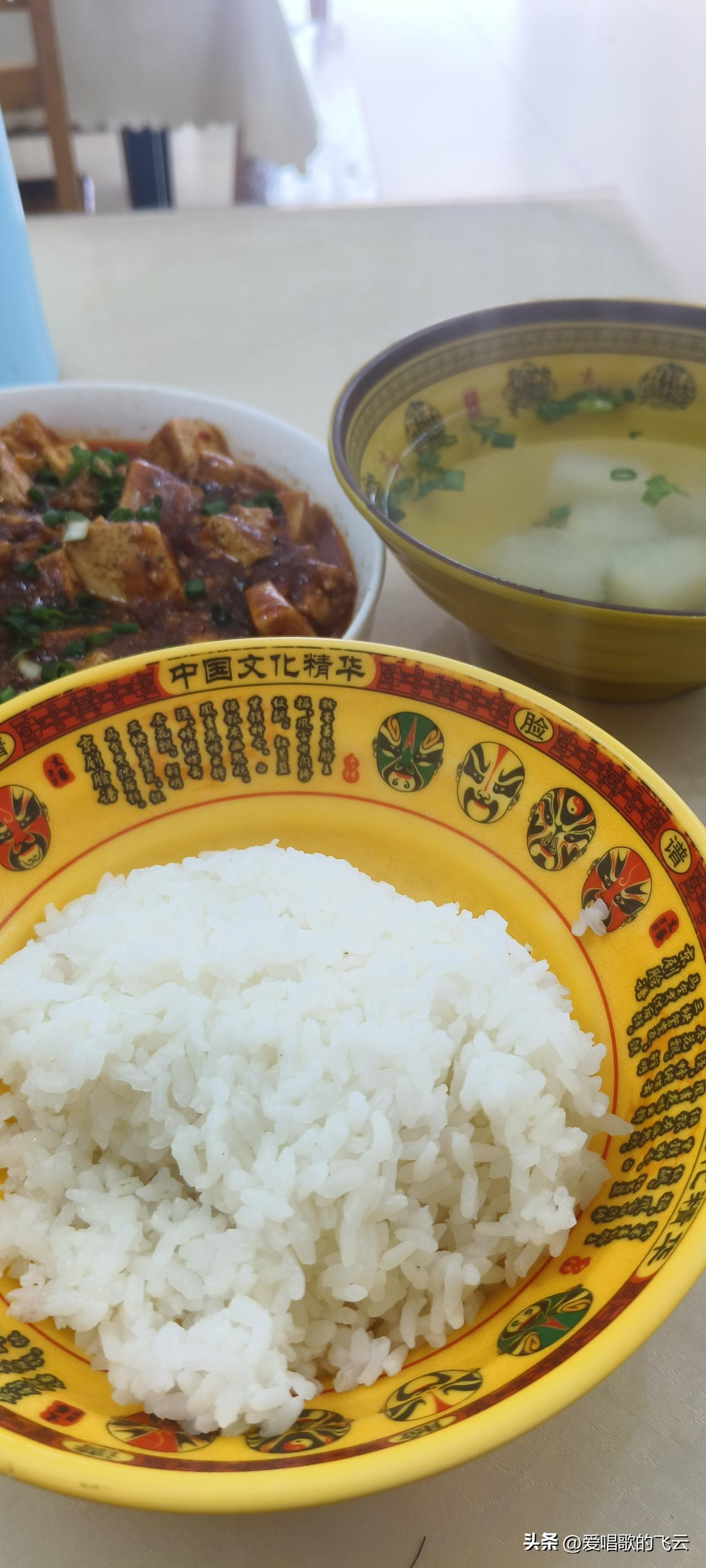 麻婆豆腐是我们四川特色美食，以麻辣鲜香口感闻名，是一道开胃下饭菜。

豆腐不能太