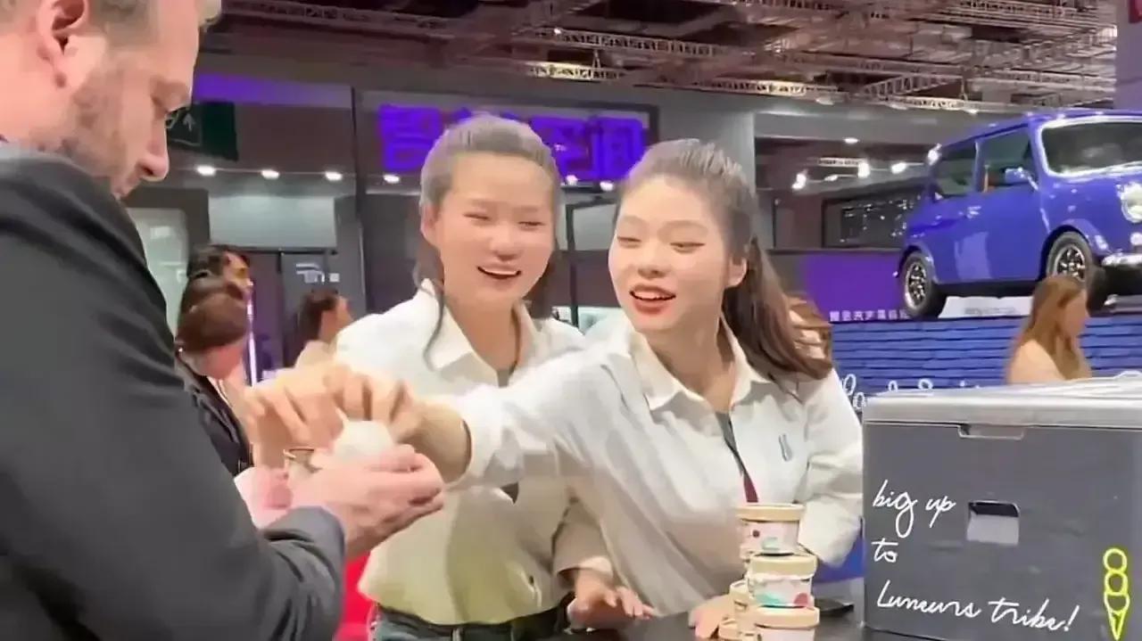 这两个女孩的细心、贴心、加暖心的外式服务，让宝马股市跌了3%、这辈子真干成大事了