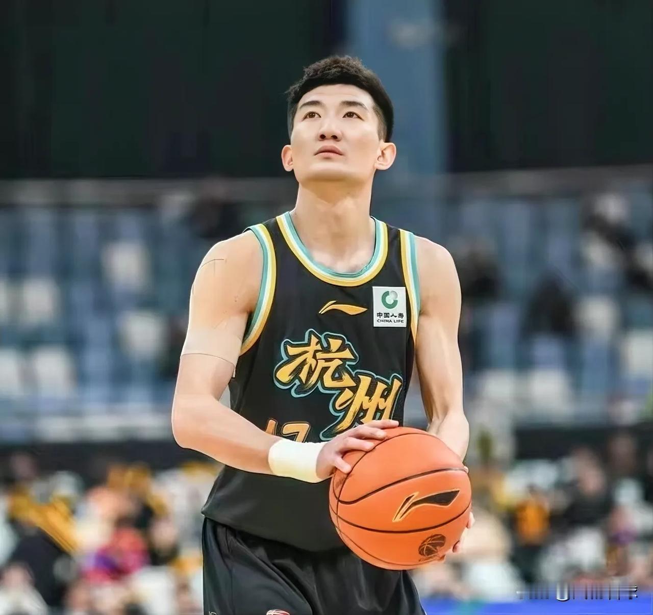 太丢人了！广厦78-131惨败广东，看看数据谁该背锅！
许钟豪：3中1，拿下4+