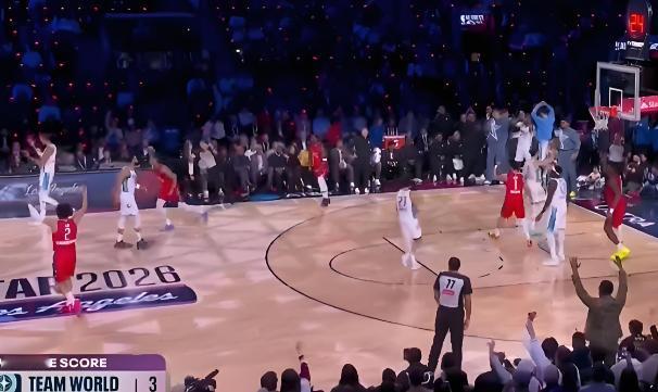 全明星正赛，爱德华兹13分，美明星队37-35战胜世界队，文班空砍15分。

2