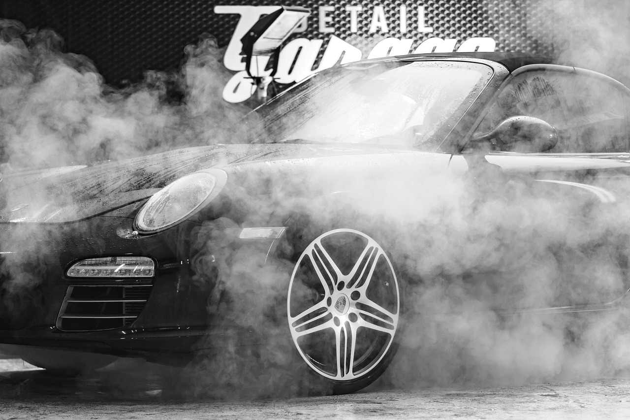 法院判自媒体“汽车消费投诉”赔偿奇瑞30万元并道歉30日，这波操作够硬气。奇瑞近