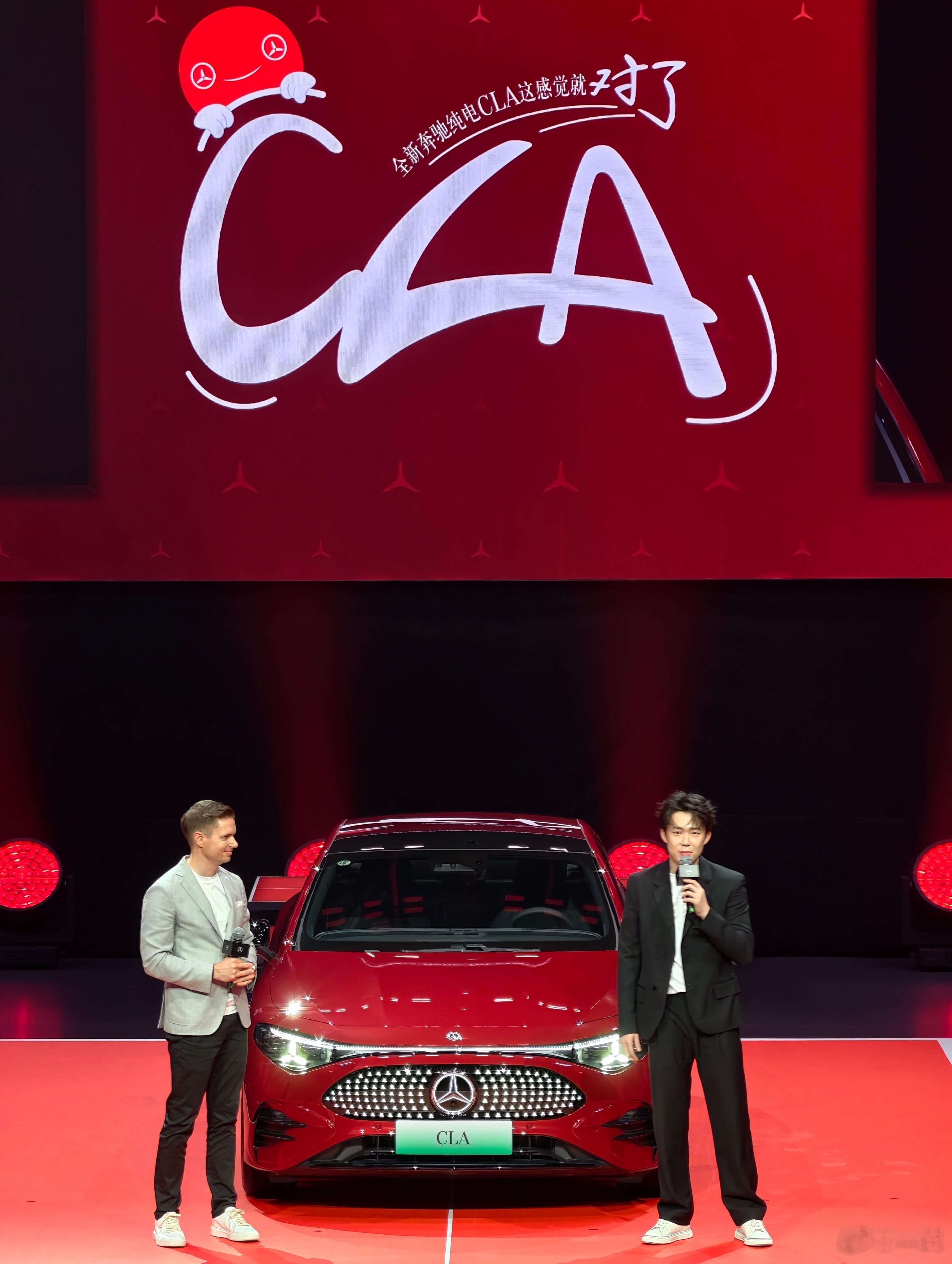 王楚钦在奔驰 CLA 发布会的即兴发言很棒！一边说，他一边身体有一些小幅度的摇晃