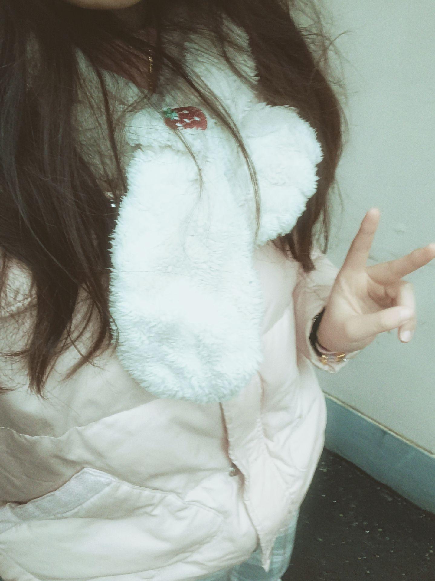 活着就是有各种各样的情绪。有焦虑 有愤怒 有困惑 有疲倦 也有阳光 有...