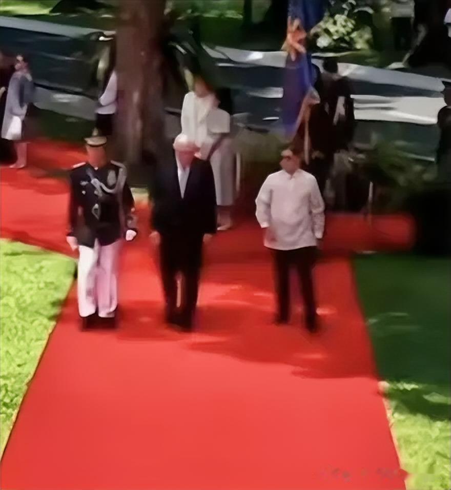 6月16日，德国总统施泰因迈尔在马尼拉和菲律宾总统小马科斯会面，这也是六十多年来