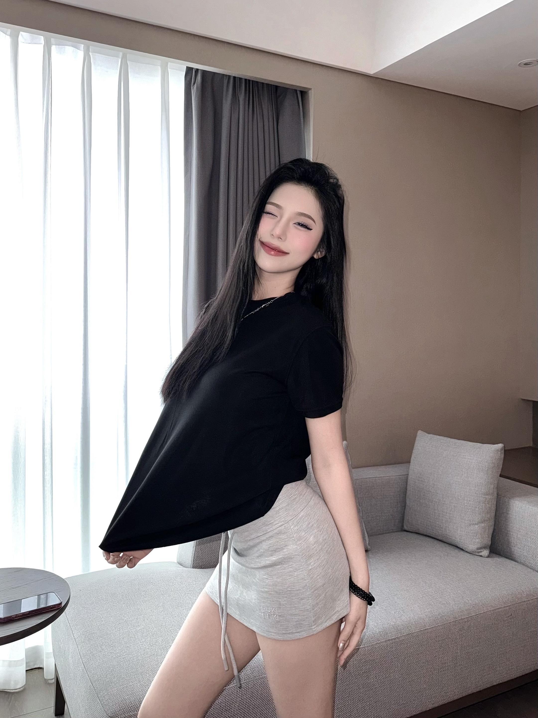 撑着伞在雨中感觉自己不淋不淋的