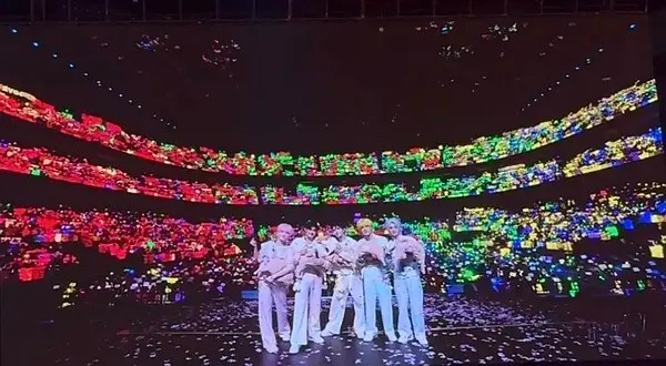 TOP全场合照环节登陆少年全场合照环节TOP登陆少年澳门演唱会全场大合照环节，第
