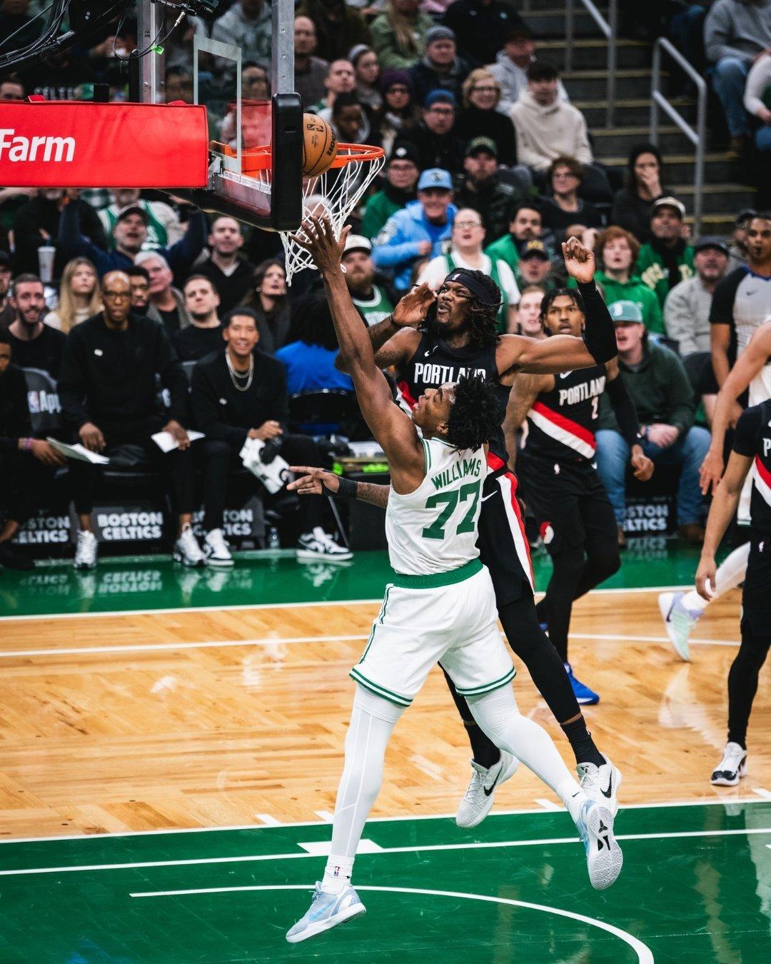 凯尔特人图库 凯尔特人官方晒照，祝新秀阿马里-威廉姆斯生日快乐！又选中一位身体素