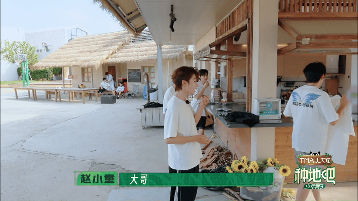 赵小童十个勤天团粉头子 哇哦，赵小童妥妥的十个勤天团粉核心呀！音乐节前拿出手绘初