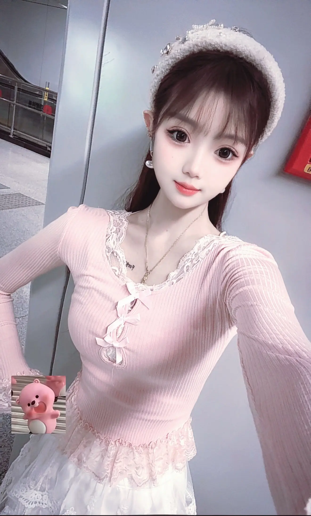故乡有位好姑娘 我时常梦见她。