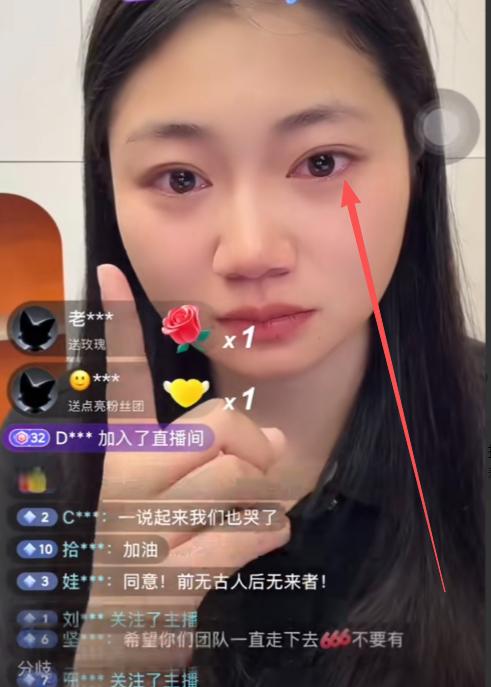 峰学蔚来小郭老师提到，武亮现在的直播并非主动而为，而是职责所迫。除了直播，他还要