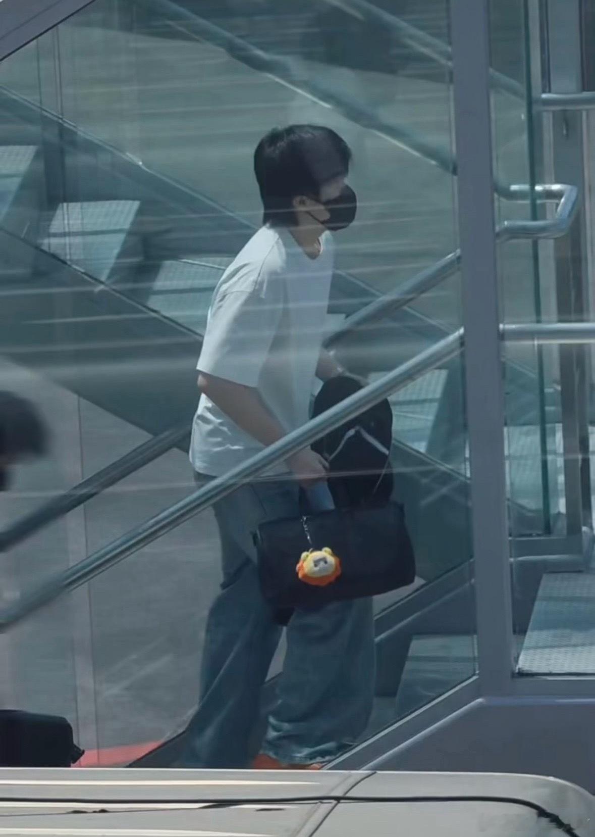 楚钦带着hoho提前回京～ 