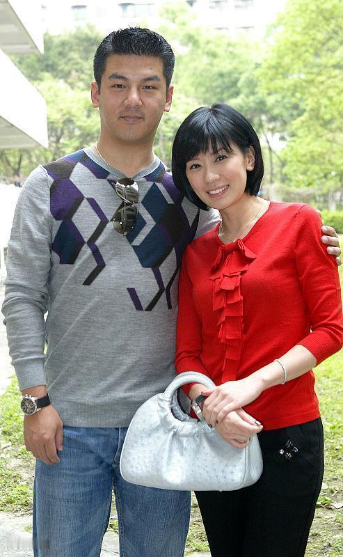 2009年，贾静雯生了一个女儿，婆婆气得破口大骂，后来贾静雯离婚，婆婆高兴坏了，