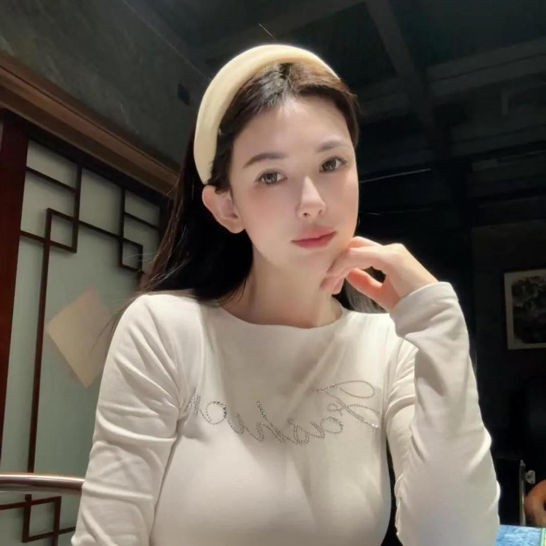 咖啡馆的温柔时光，静享生活的美好秋日里的咖啡馆 咖啡馆照 咖啡馆日常 咖啡馆 秋