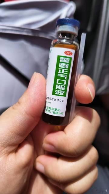 肖战完全来培养死士的防晒棚挡日晒，冷风机冰块缓解闷热，连防暑药物都准备齐全，细节