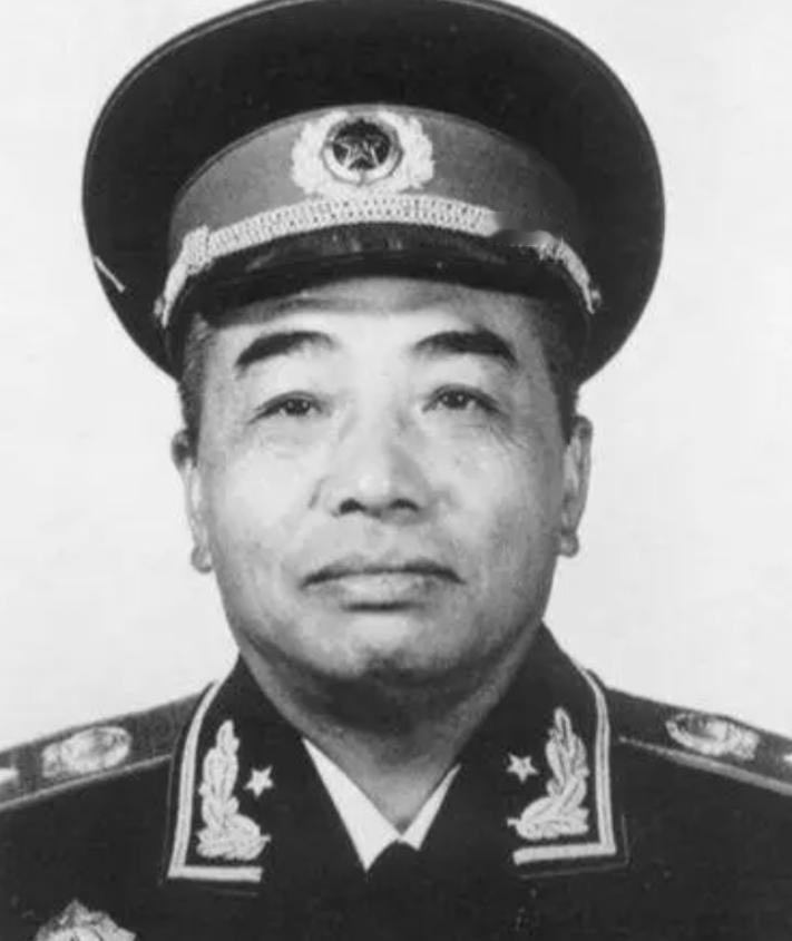 1921年深秋，湖南注滋口镇的夜色中，一声突如其来的枪响打破了寂静。

"快跑！