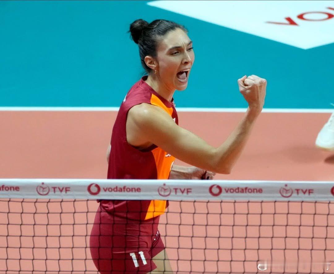 纳兹：“我投身这项运动已有很长时间。九岁那年，我开启了排球生涯。而如今三十五岁，