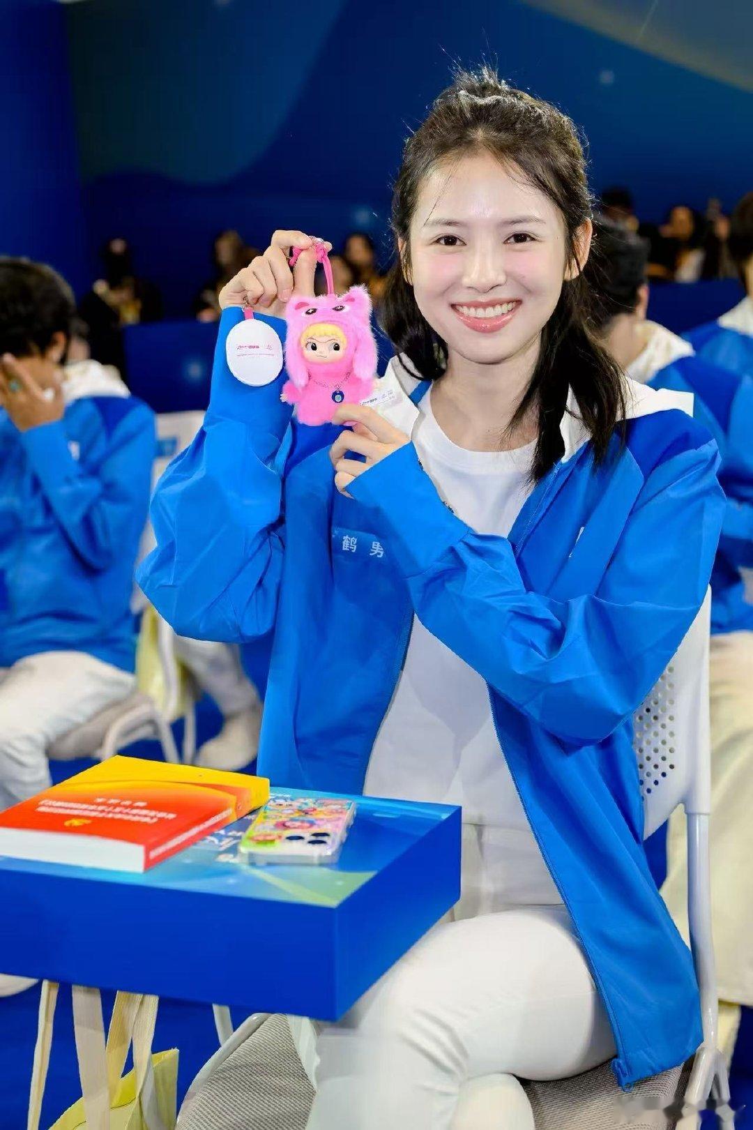 晚风裹着星光，每一步奔赴都藏着浪漫注解～ 