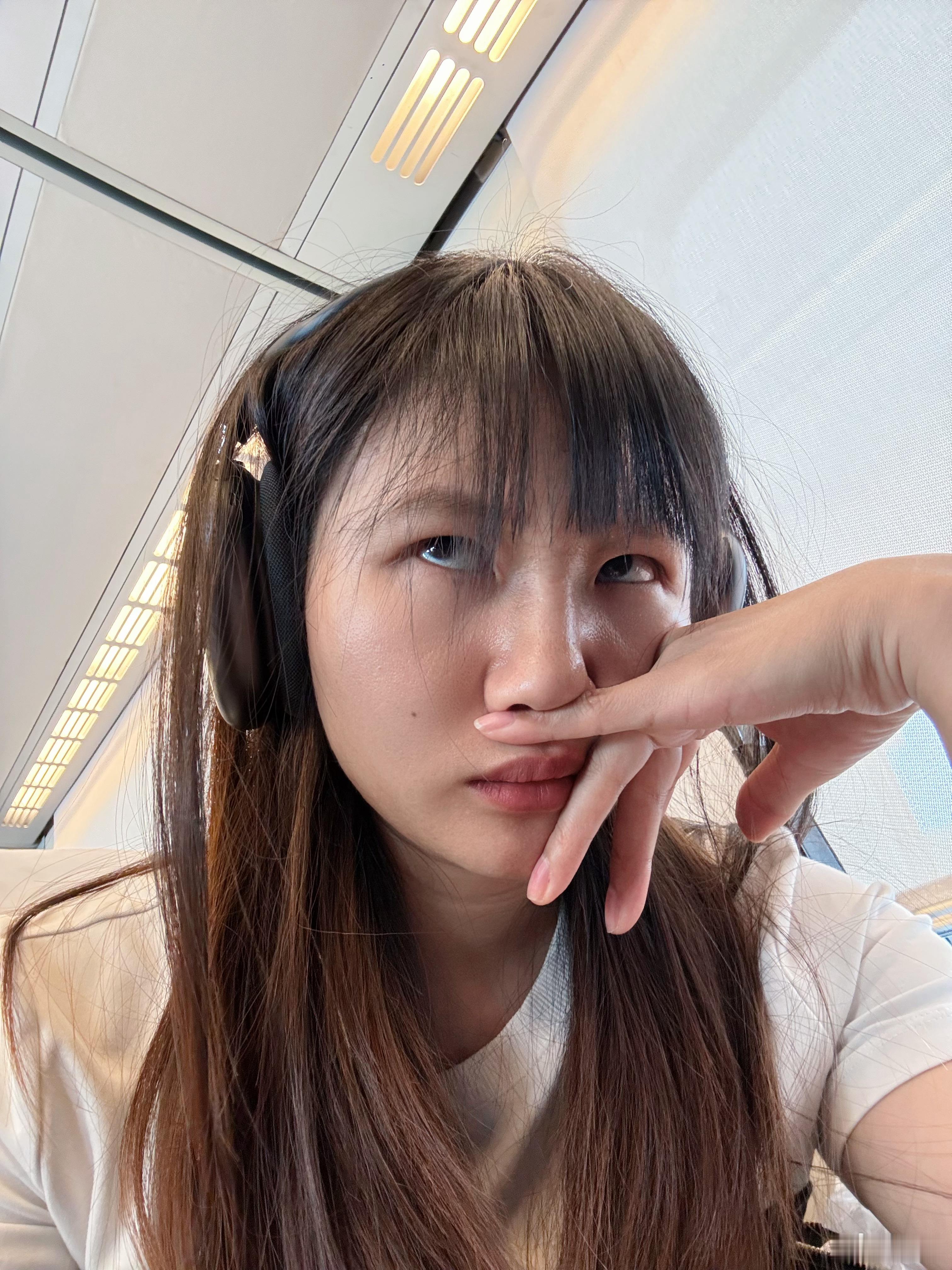 我怎么每次坐高铁都这么倒霉？旁边坐的都是老烟鬼，那身上散发出来的味道真的太臭了，
