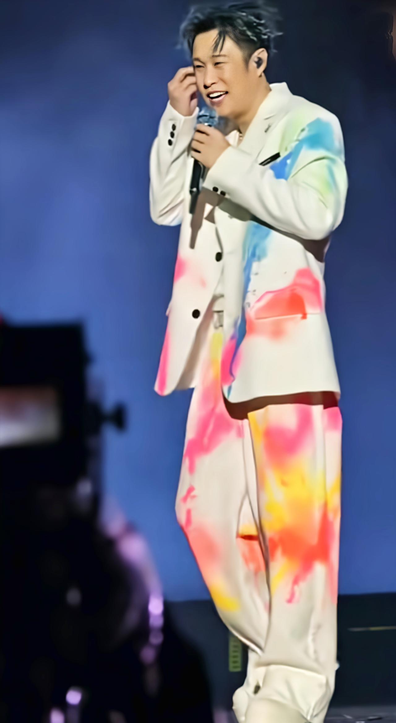 “东北财阀”小沈阳和他的公主沈佳润。
这两年，小沈阳实现了他的演唱会梦想，也给女