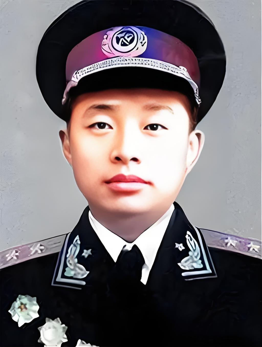 【38岁的“万岁军”政委刘西元，成了最年轻的开国中将】1955年授衔，长着一张稚