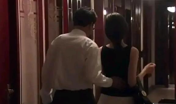 上海，女子怀孕期间与已婚男网友多次线下见面并发生关系，结果早产、感染上性病、被丈