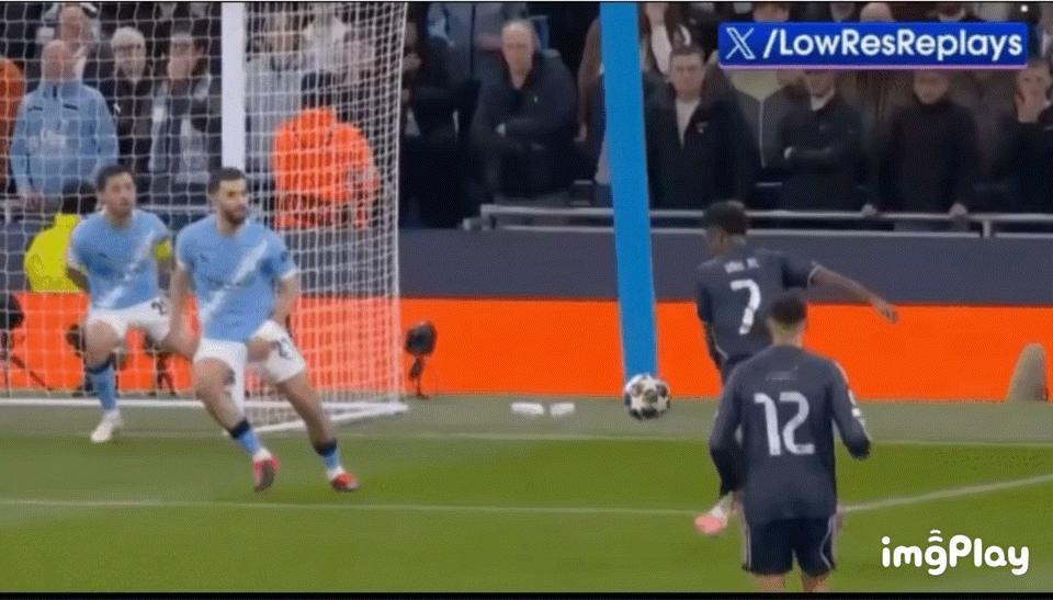 曼城vs皇马本场比赛主裁判是欧洲名哨蒂尔潘。上半场第20分钟，经过场边观看回放后