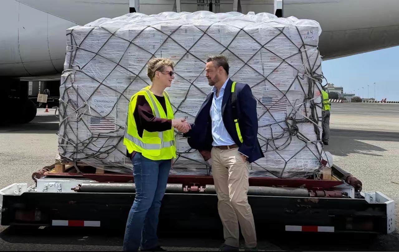 委内瑞拉尝到了与美改善关系的甜头，美国两批医疗援助物资已经到达！

​据委内瑞拉