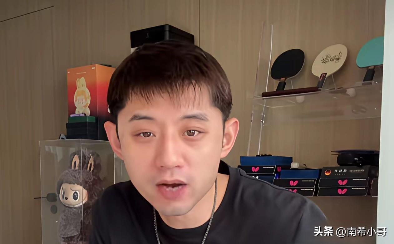 张继科无语了，
直播时竟被要求回归国乒，

原因是樊振东暂时无法归队，
国乒目前