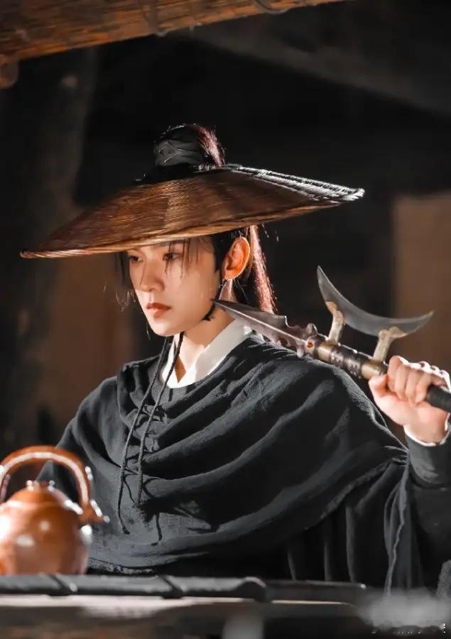《雨霖铃》前两集重新剪辑！《雨霖铃》播出后粉丝反映镜头很好看，但是故事性不强，戏