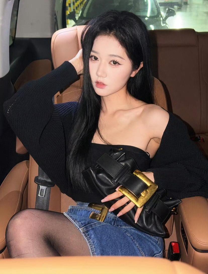 曝岳雨婷去巴黎时装周是自费的岳雨婷本来口碑还不错，非要整这出干嘛，让自己也难堪还