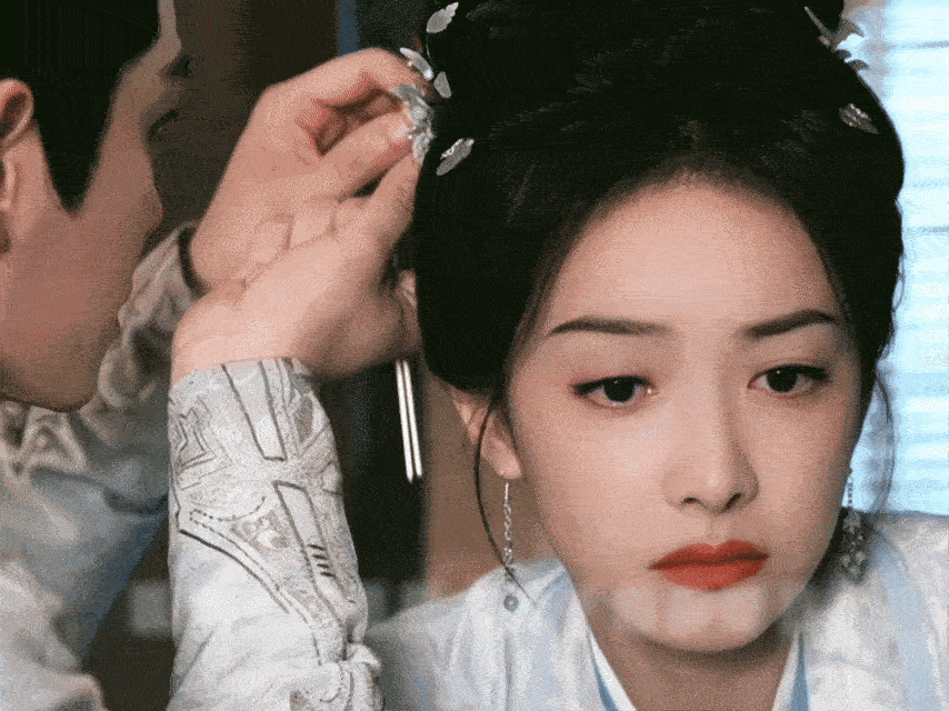 人前叔嫂人后心动两人深夜谈心那段，眼神交流都带着火花，卫韫小鹿乱撞的样子好可爱。