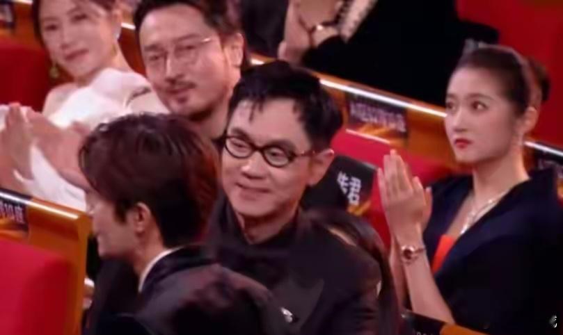 宋佳的演艺之路从不是坦途。早年为磨练演技，她曾推掉流量剧邀约，扎根小成本文艺片剧