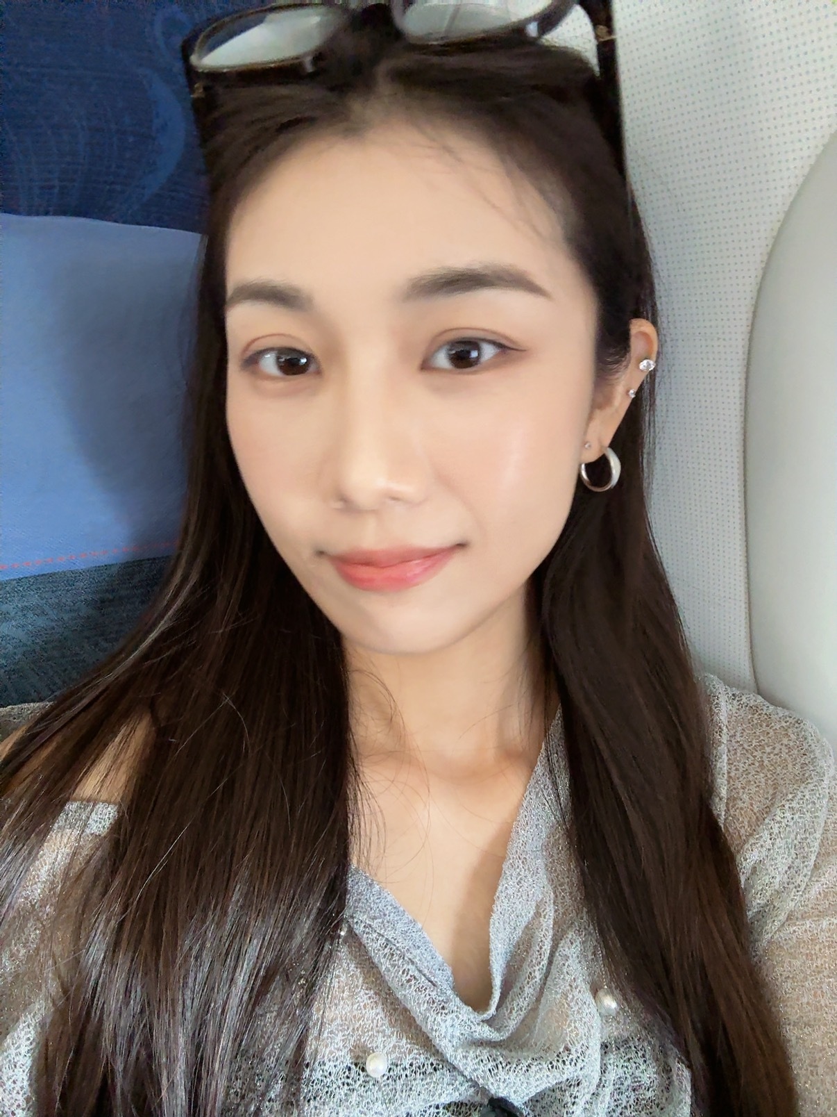 今天换了个新粉底我问同事能不能看出区别他说能看出粉底有点浅了…抹完脸比脖子白…好