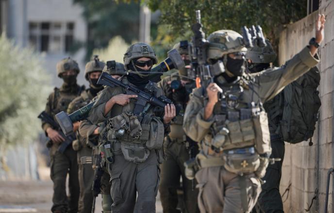 以色列宣布对伊朗行动进入新阶段
 
以军称正打击伊朗境内生产设施
 
塔斯社特拉