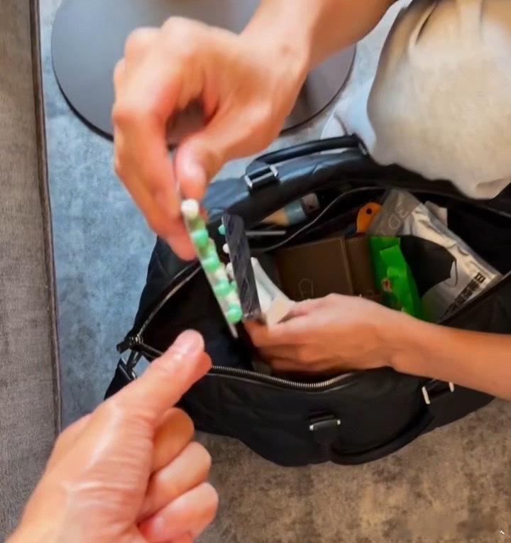 我在接一个孙政的翻包采访