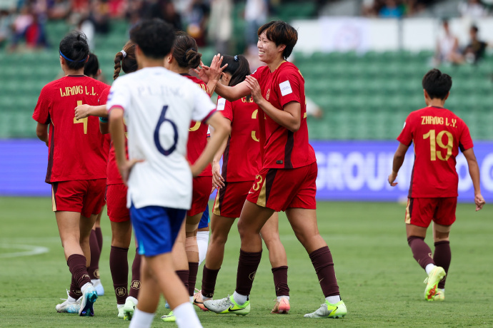 中国女足2比0中国台北女足女足亚洲杯1/4决赛，中国女足加时赛由邵子钦远射破门、