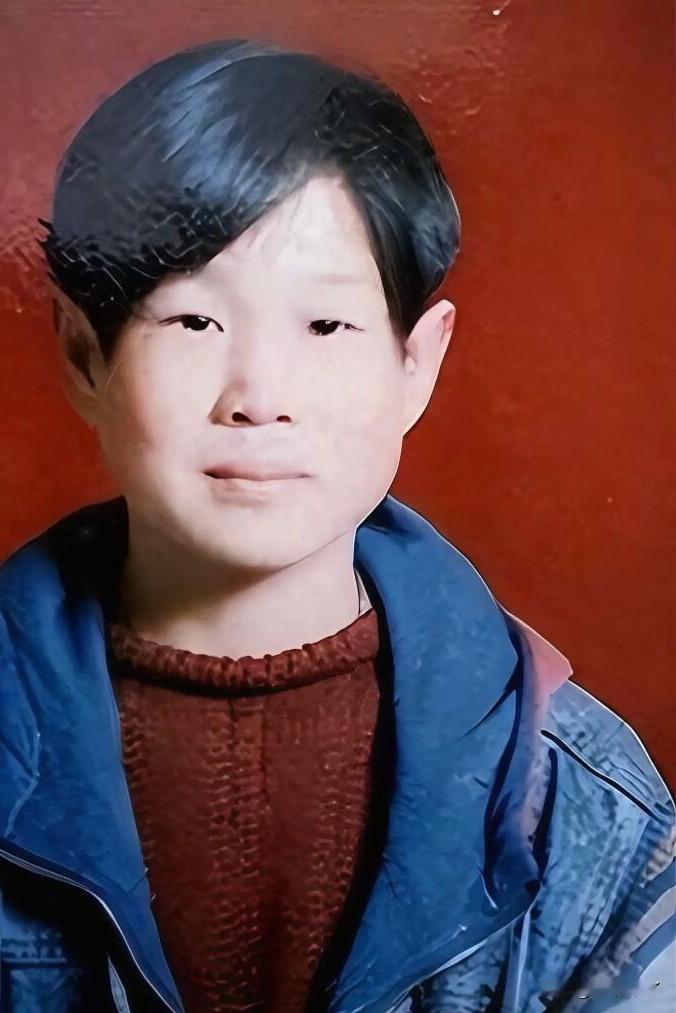 小沈阳一家三代人真的是一张脸，刚看到还以为是沈楚阳呢，再三确定这是小沈阳，哈哈哈