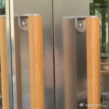 #每日一善[超话]#人生如镜，你对着它笑，它也对着你笑；你对着它哭，它便对着你哭