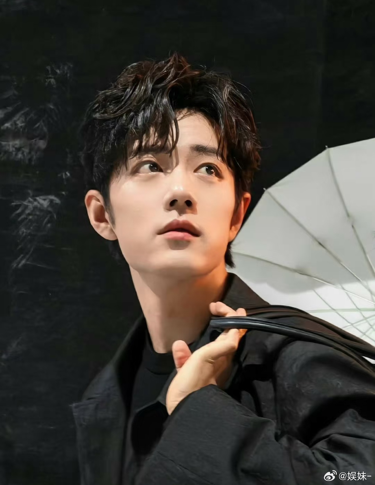 肖战粉丝还是太低调，现在才知道老古18年就看中他了，19年1月受邀去米兰时装周的