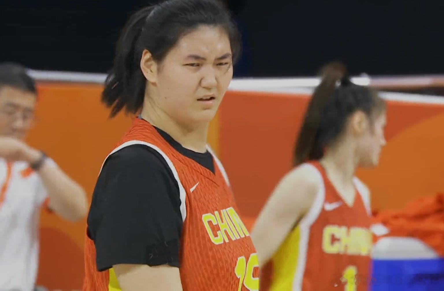 亚运女篮1/4决赛半场打完，中国女篮49:28领先蒙古，杨舒予独砍18分亚运会女