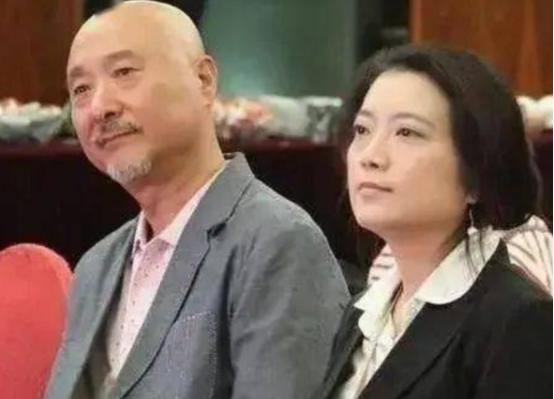 1998年风头无两的陈佩斯跌入谷底，妻子提前埋下万亩荒山，绝境托举丈夫重生

在