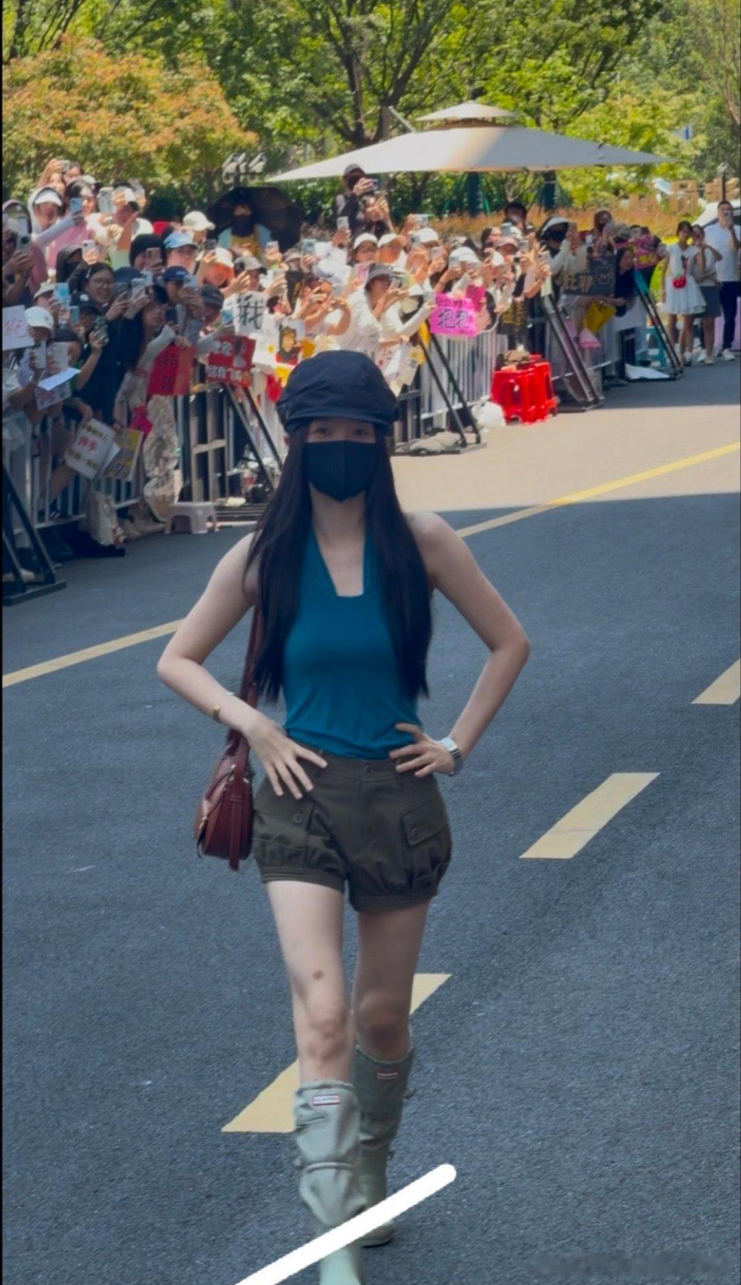 欧尼的大长腿踩我