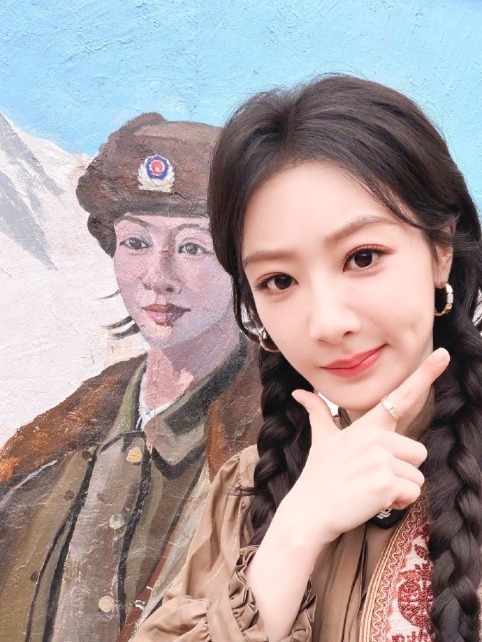 杨紫玉兰花开君再来 💜杨紫董竹君我是离枝的叶，你是不动的根，所以你终究是我的依
