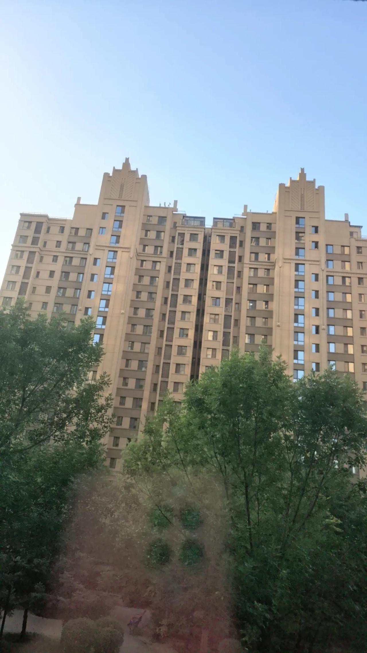 炒股还能挣钱吗？昨天下午，在呼和浩特市玉泉区的一个小区里，碰到一名中年人，她前几