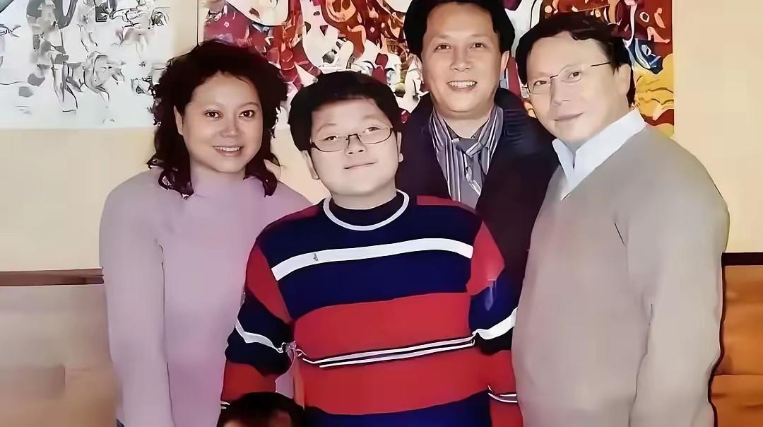 亏欠前妻，遭报应了吧，
把好东西都给了别人[捂脸]
生下女儿，抛去结发妻子。
在