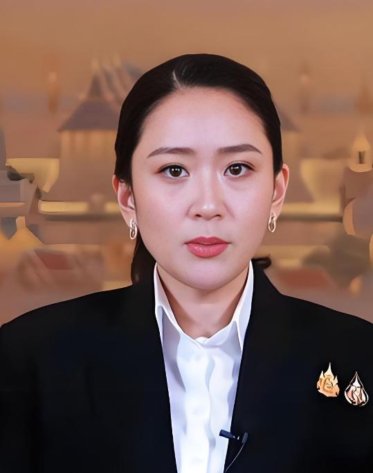 佩通坦已经有些沉不住气了，开始喊话恢复总理职务。据泰国媒体报道，被停职的泰国总理