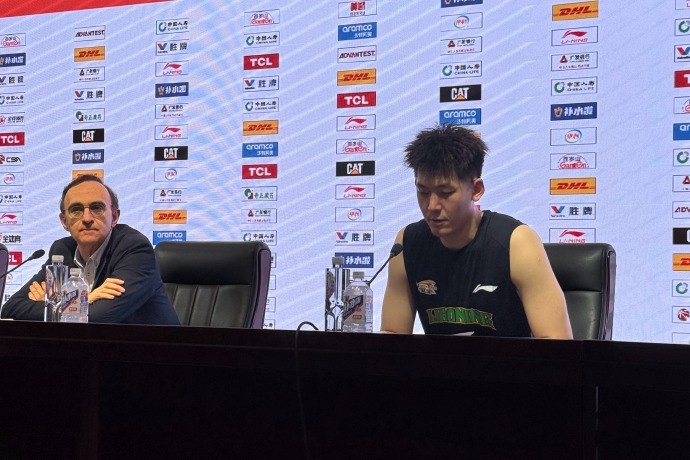 本场砍18分！乌戈：为张陈治锋感到高兴 不介意给他更多成长时间