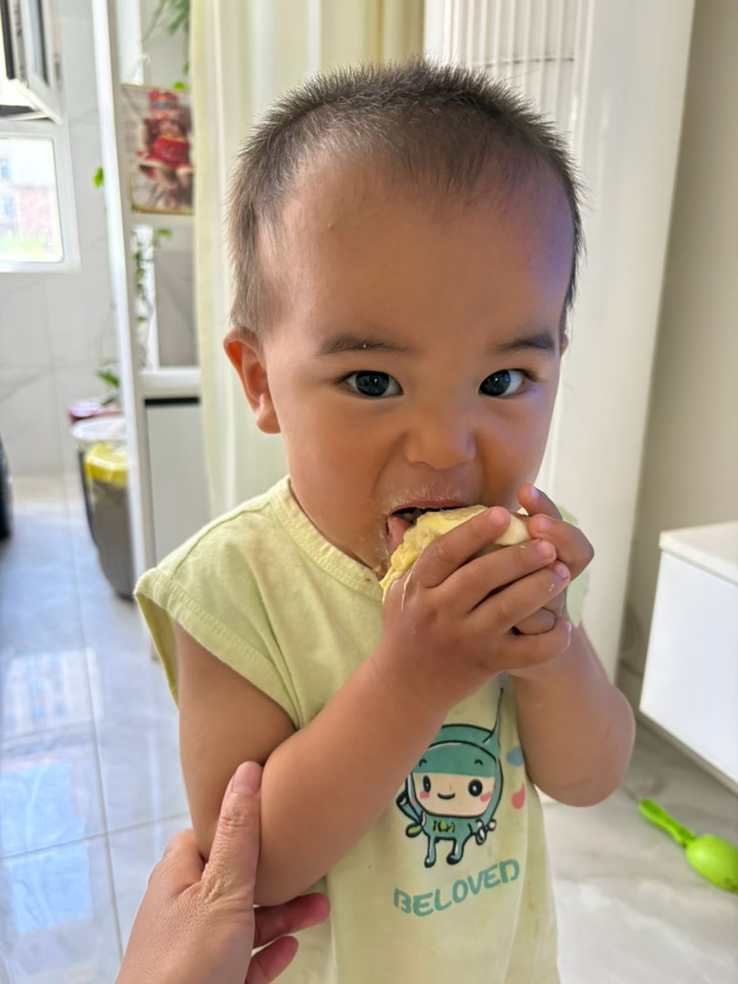 记录一下小宝子第一次吃榴莲 