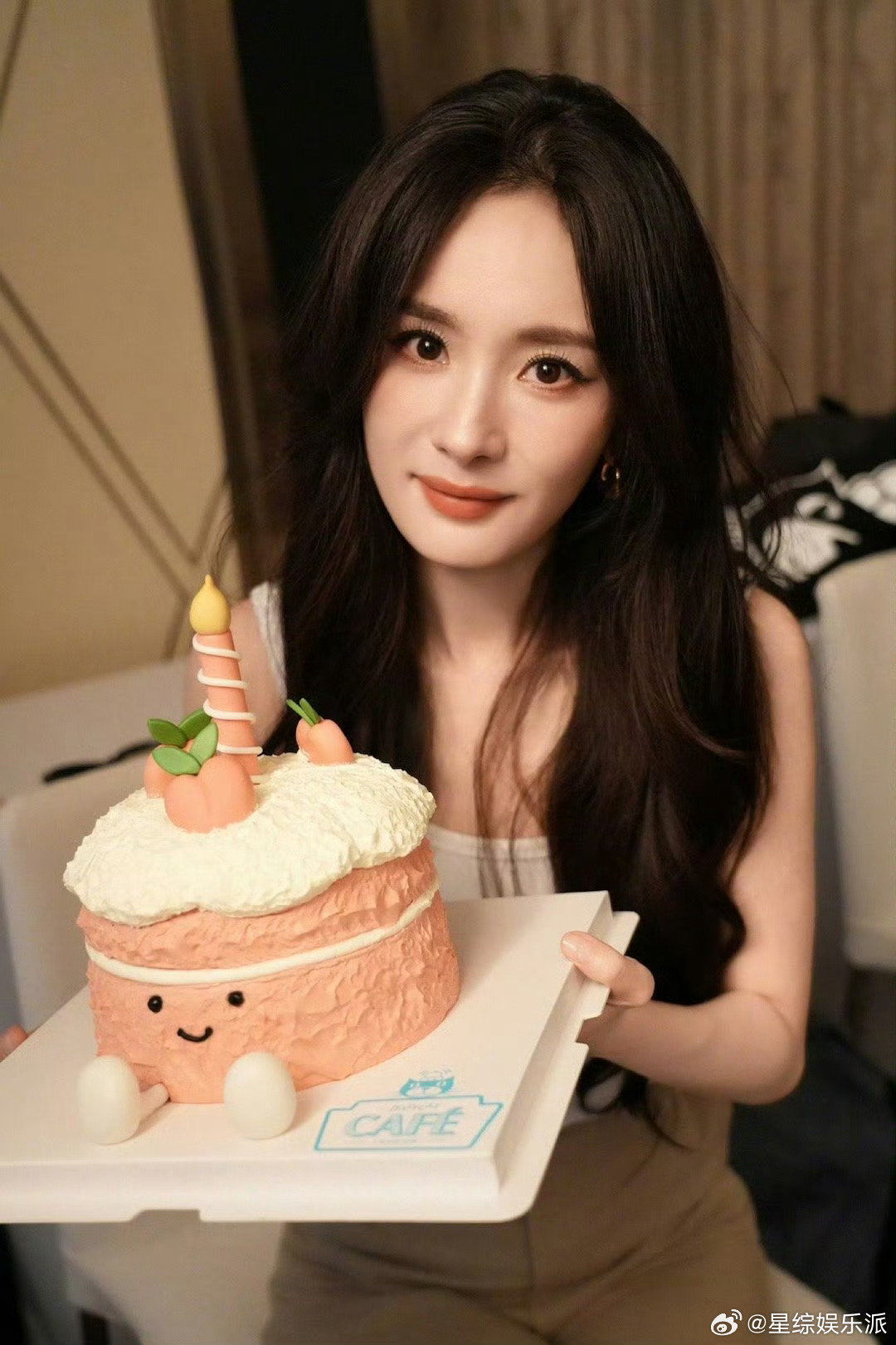 杨幂生日快乐星途璀璨宣仪的祝福满是真诚，杨幂的回应满是暖意，美女友谊太治愈，新岁