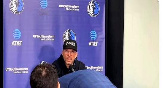 独行侠主教练基德，曾经是湖人夺冠时候的助教。
 

现在防守东契奇的人可就头疼了